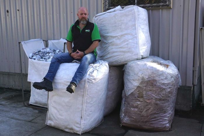 PHOTO: One tonne of foil scraps is equal to five large wool-pack bags weighing 200 kilograms each. (ABC Newcastle: Ben Millington)